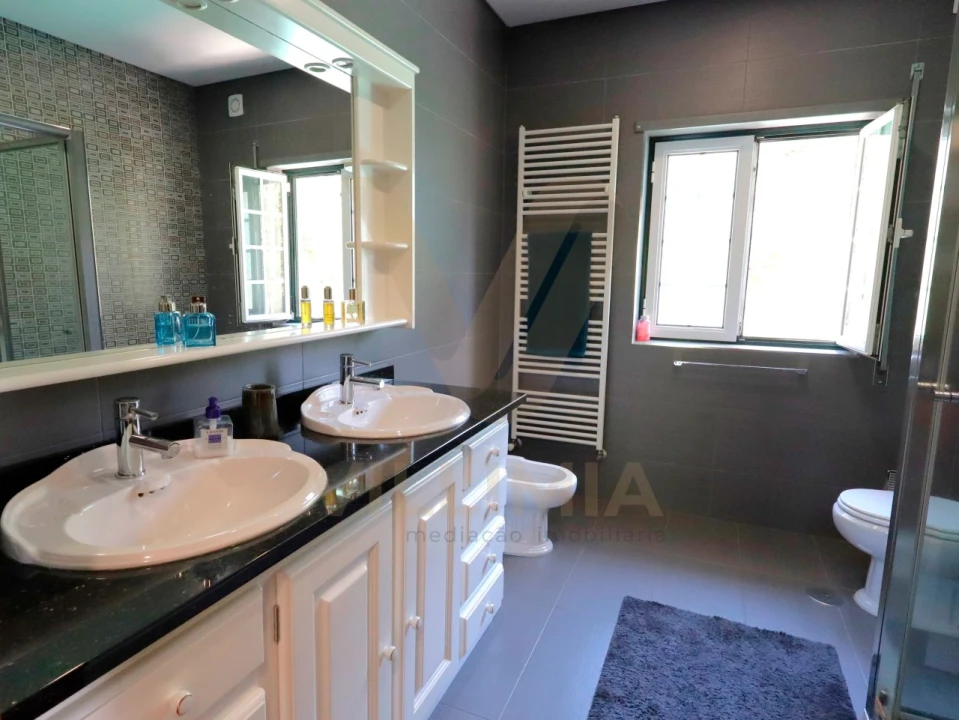 Moradia T4 para Venda em Rebordões (Santa Maria) Foto 24