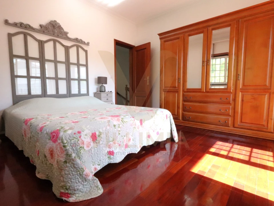 Moradia T4 para Venda em Rebordões (Santa Maria) Foto 32