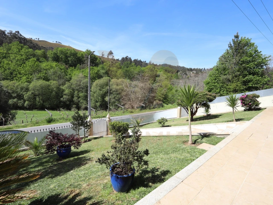 Moradia T4 para Venda em Rebordões (Santa Maria) Foto 53