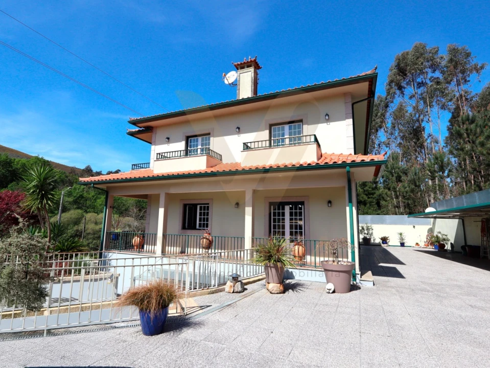 Moradia T4 para Venda em Rebordões (Santa Maria) Foto 6