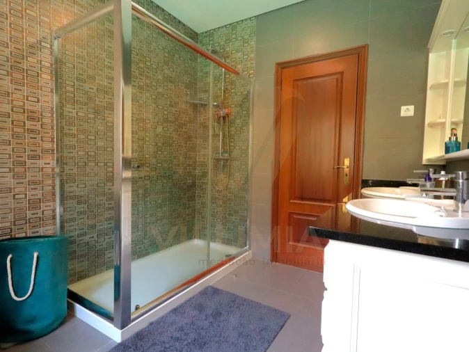 Moradia T4 para Venda em Rebordões (Santa Maria) Foto 25