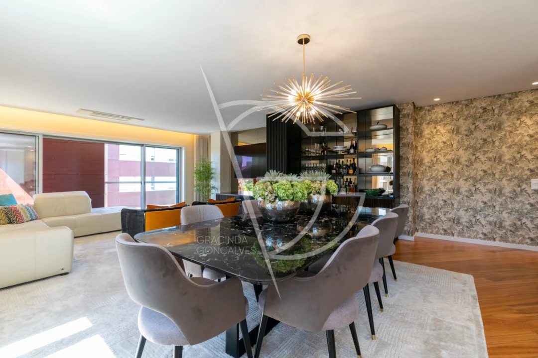 Apartamento T4 para Venda em Oliveira do Douro Foto 2