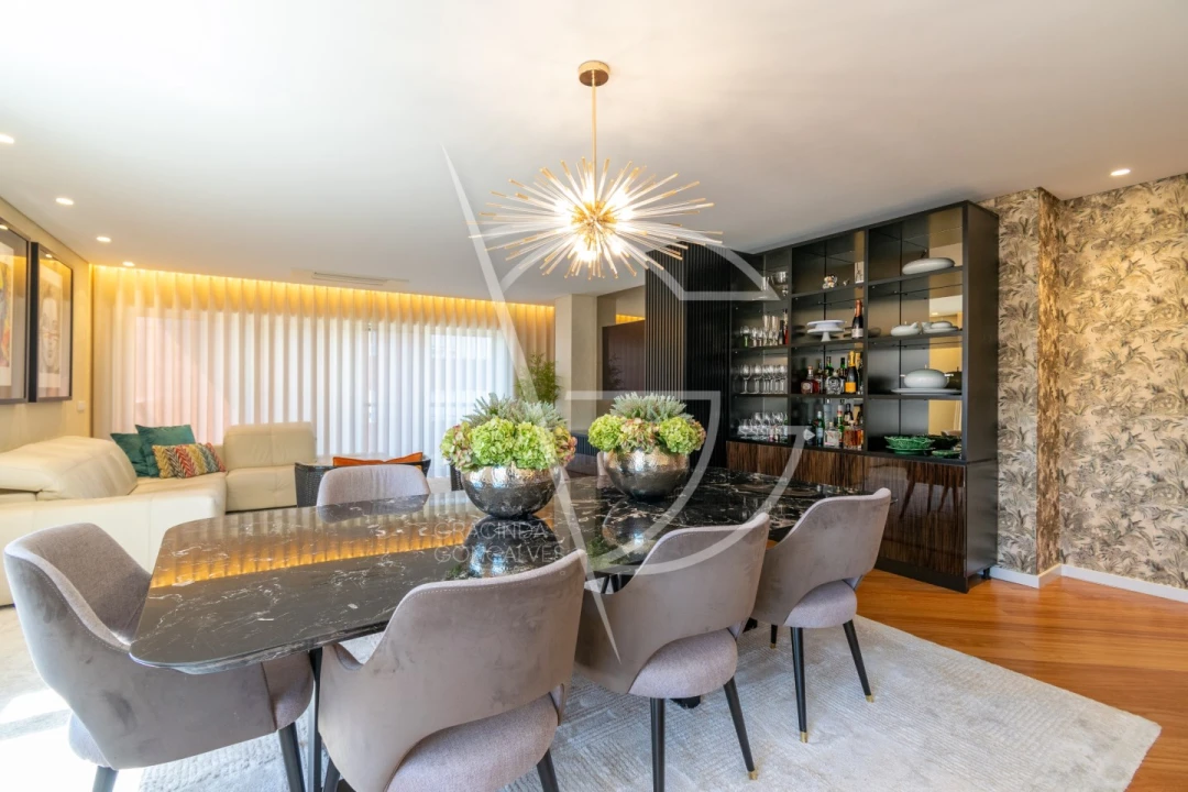 Apartamento T4 para Venda em Oliveira do Douro Foto 3