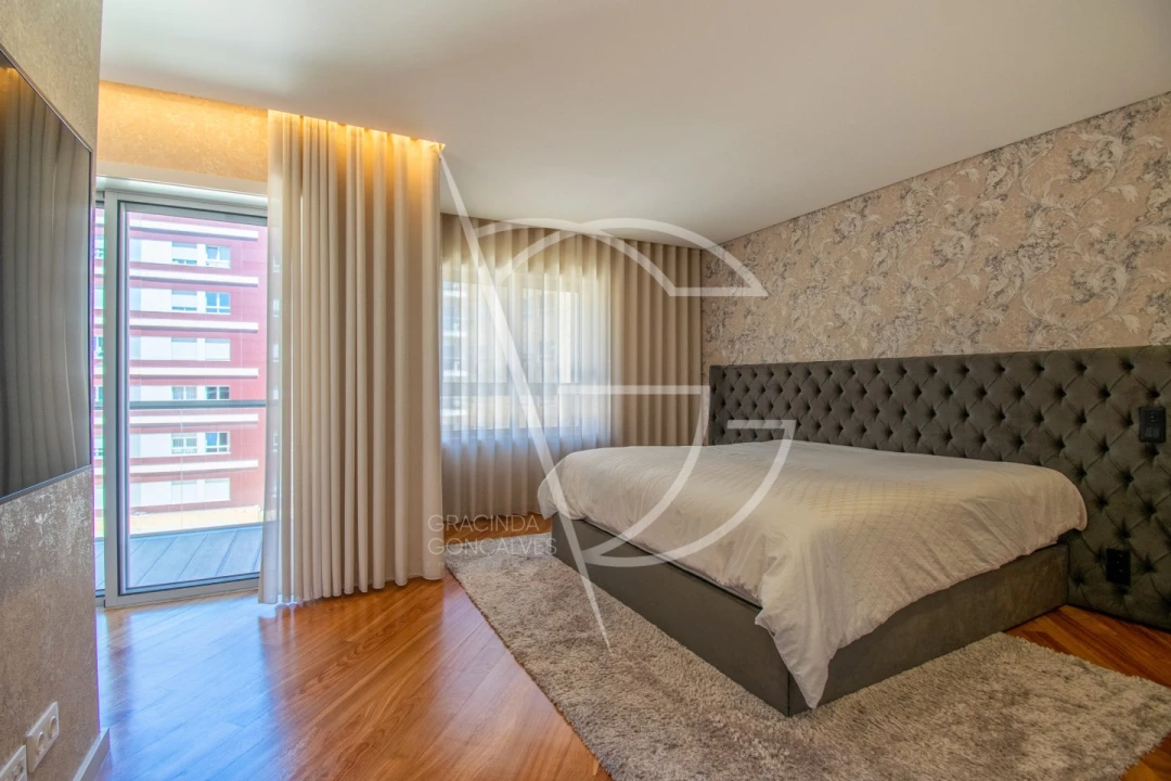 Apartamento T4 para Venda em Oliveira do Douro Foto 24