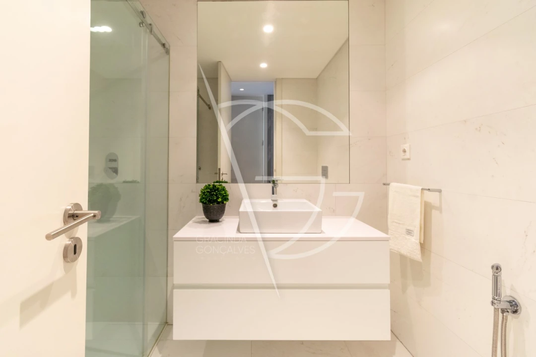 Apartamento T4 para Venda em Oliveira do Douro Foto 32