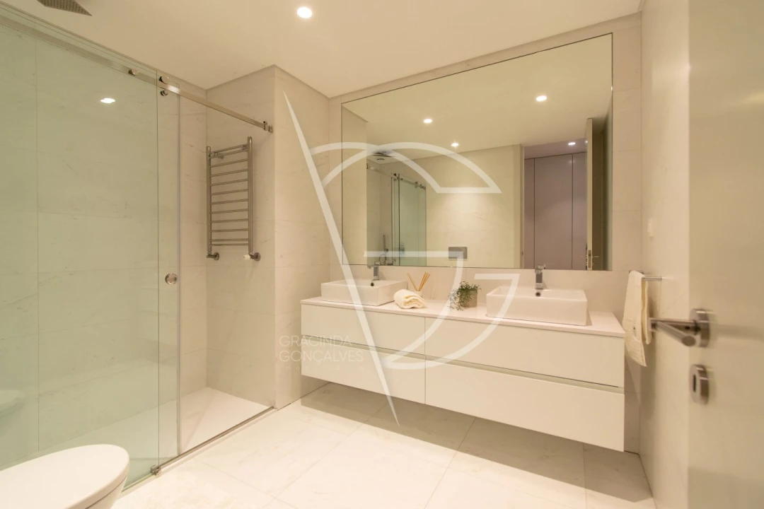 Apartamento T4 para Venda em Oliveira do Douro Foto 35