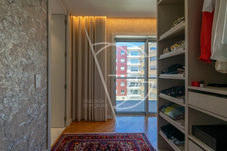 Apartamento T4 para Venda em Oliveira do Douro Foto 25