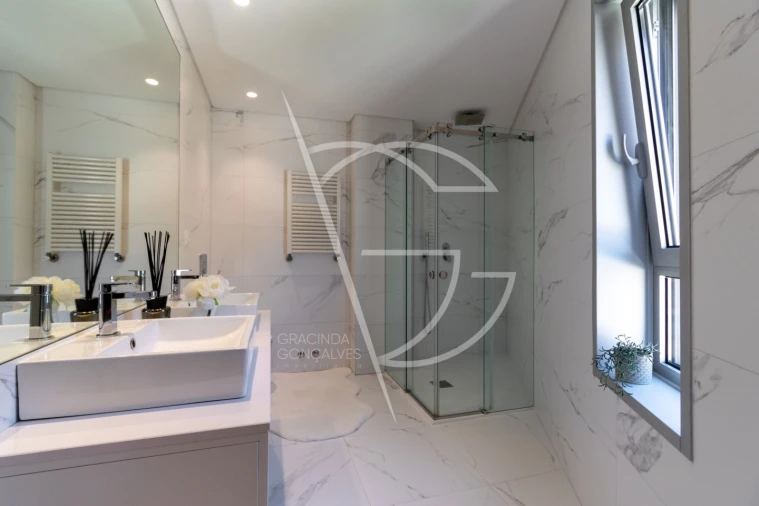 Apartamento T4 para Venda em Oliveira do Douro Foto 27