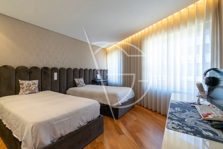 Apartamento T4 para Venda em Oliveira do Douro Foto 33