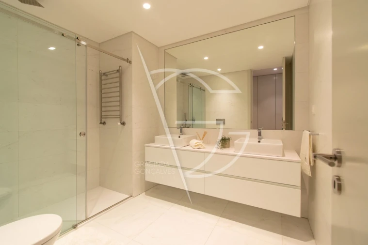 Apartamento T4 para Venda em Oliveira do Douro Foto 35