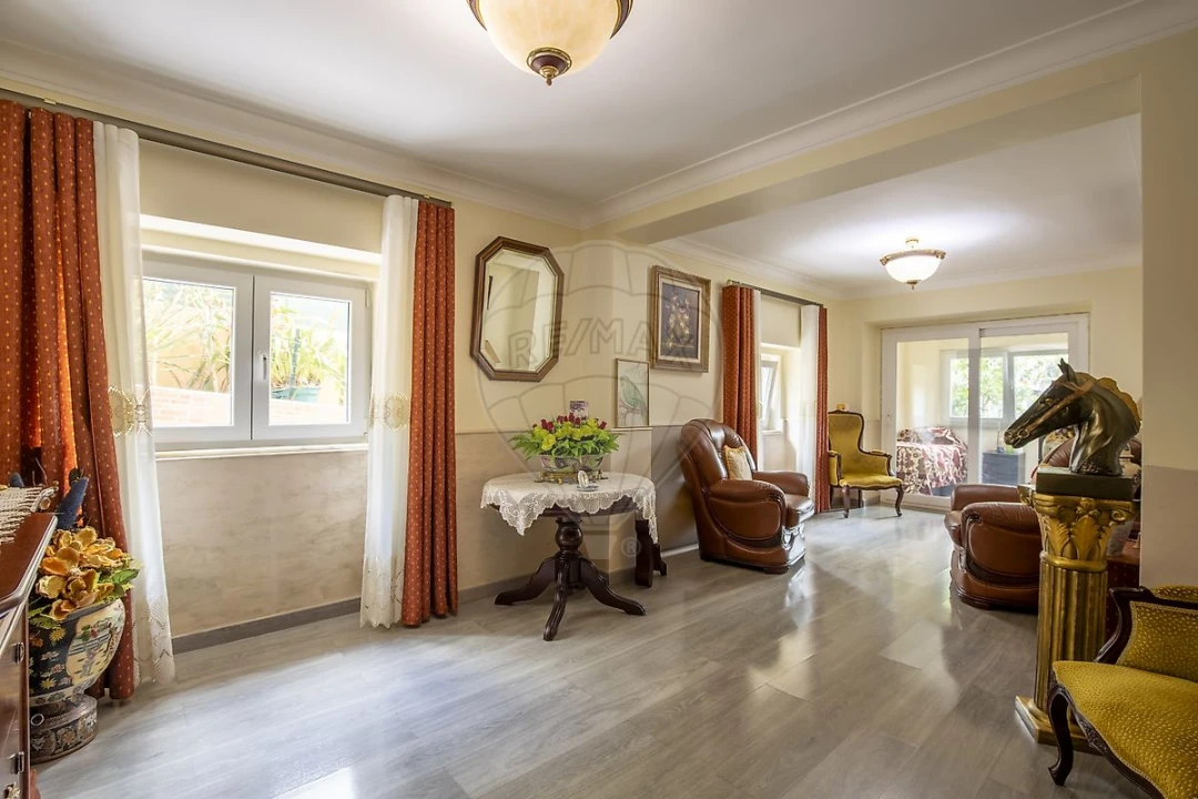 Moradia T6 para Venda em Loures Foto 14