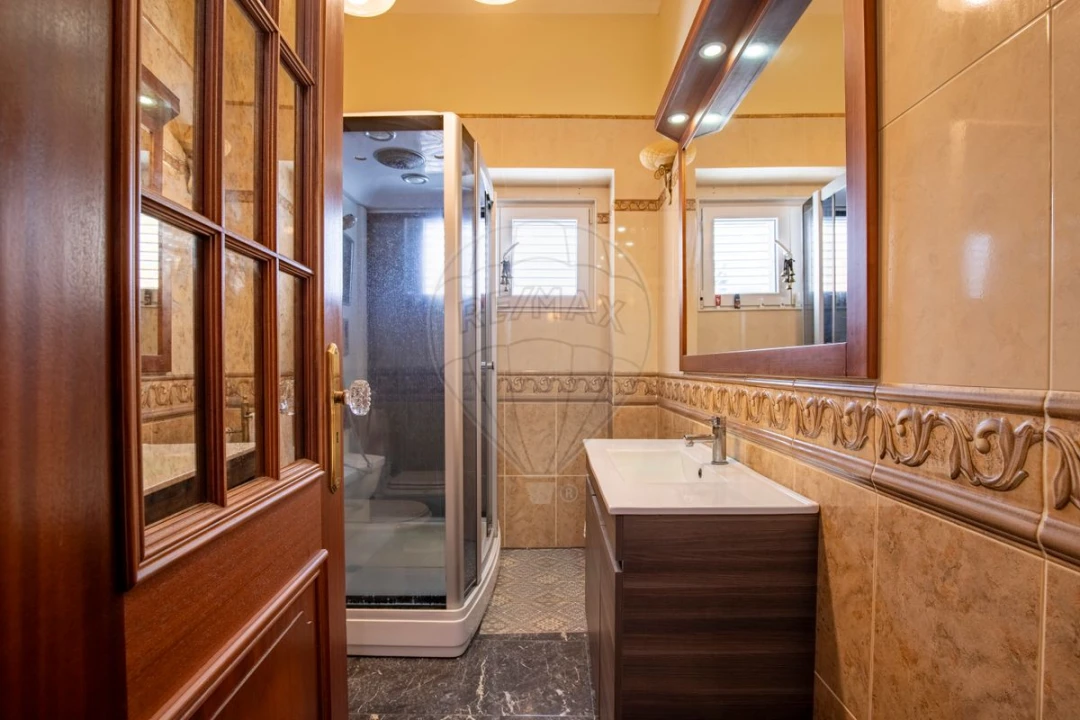 Moradia T6 para Venda em Loures Foto 11