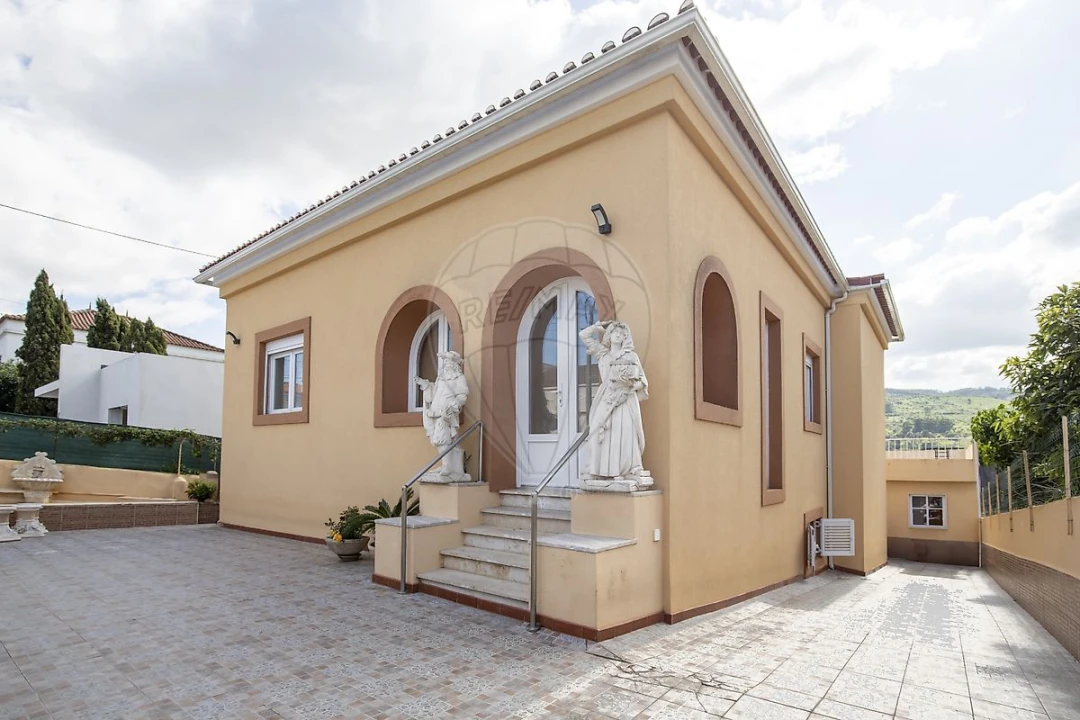 Moradia T6 para Venda em Loures Foto 1