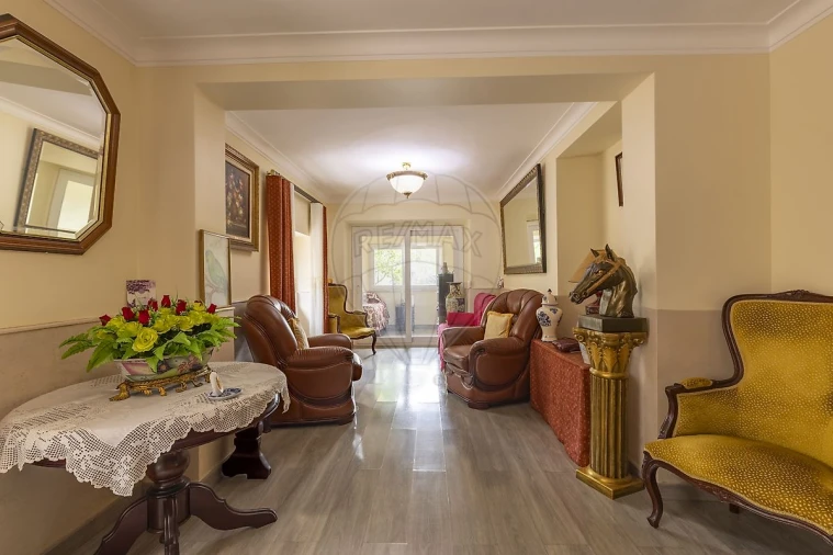 Moradia T6 para Venda em Loures Foto 15