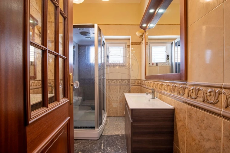 Moradia T6 para Venda em Loures Foto 11