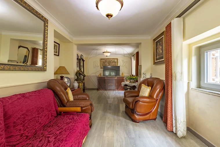 Moradia T6 para Venda em Loures Foto 16