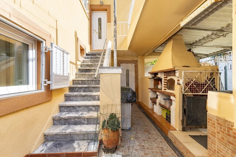 Moradia T6 para Venda em Loures Foto 23