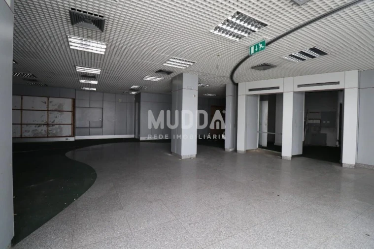 Loja para Arrendamento em Lourosa Foto 3