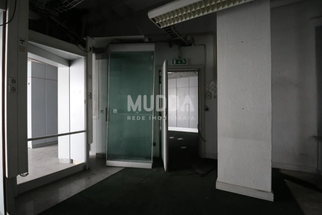 Loja para Arrendamento em Lourosa Foto 5