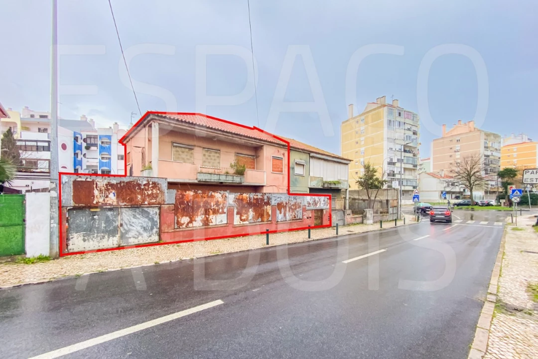 Moradia T6 para Venda em Águas Livres Foto 1