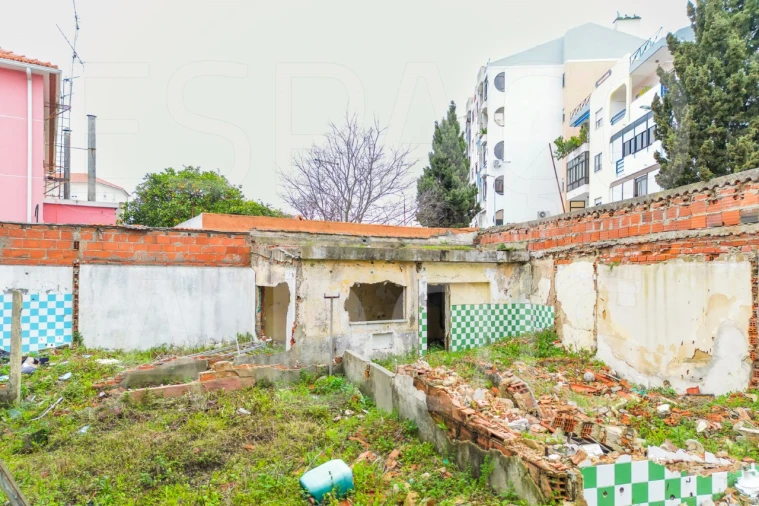 Moradia T6 para Venda em Águas Livres Foto 9