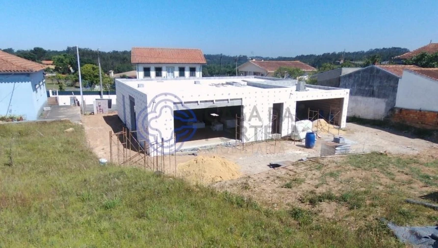 Moradia T3 para Venda em São Miguel do Souto e Mosteirô Foto 1