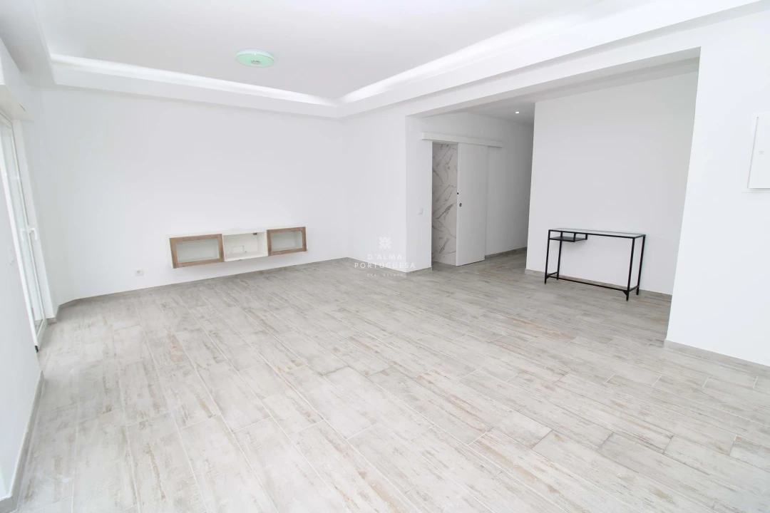 Apartamento T2 para Venda em Quarteira Foto 8