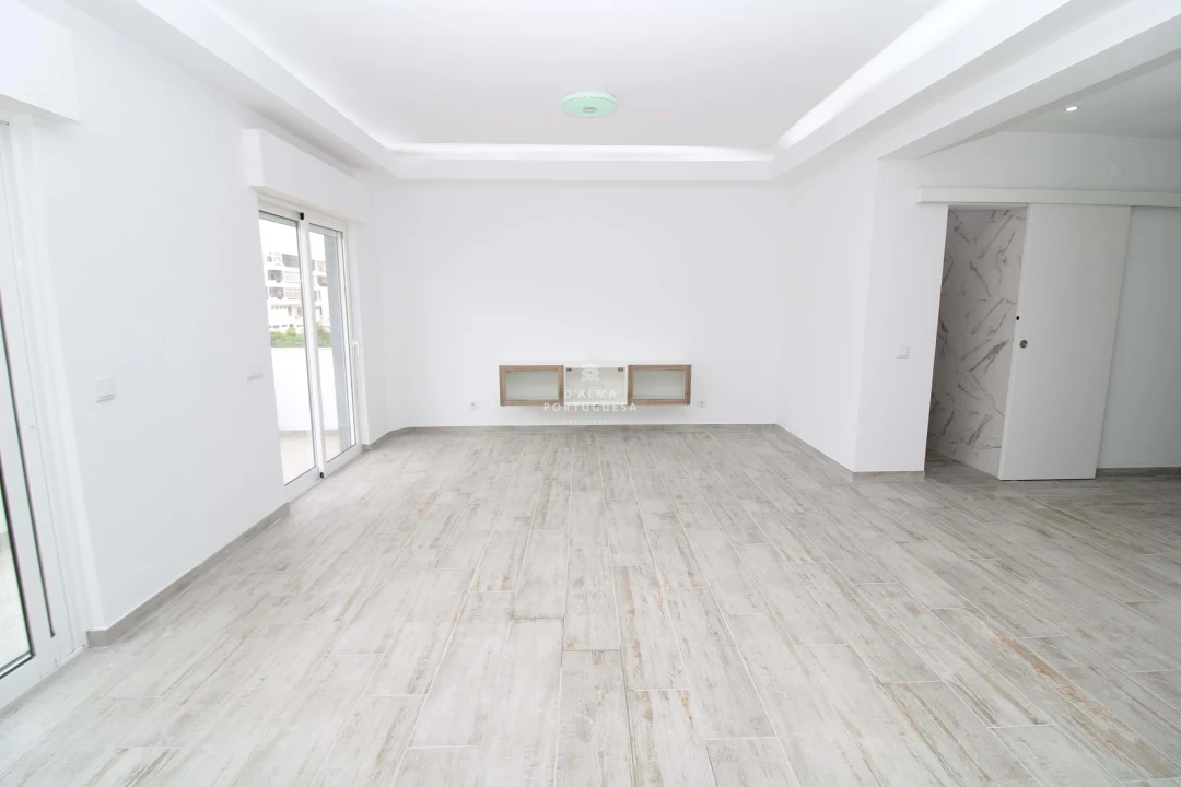 Apartamento T2 para Venda em Quarteira Foto 9