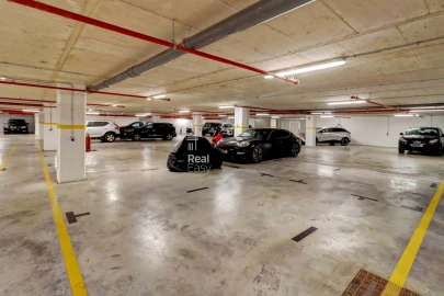 Apartamento T5 para Venda em Faro (Sé e São Pedro)