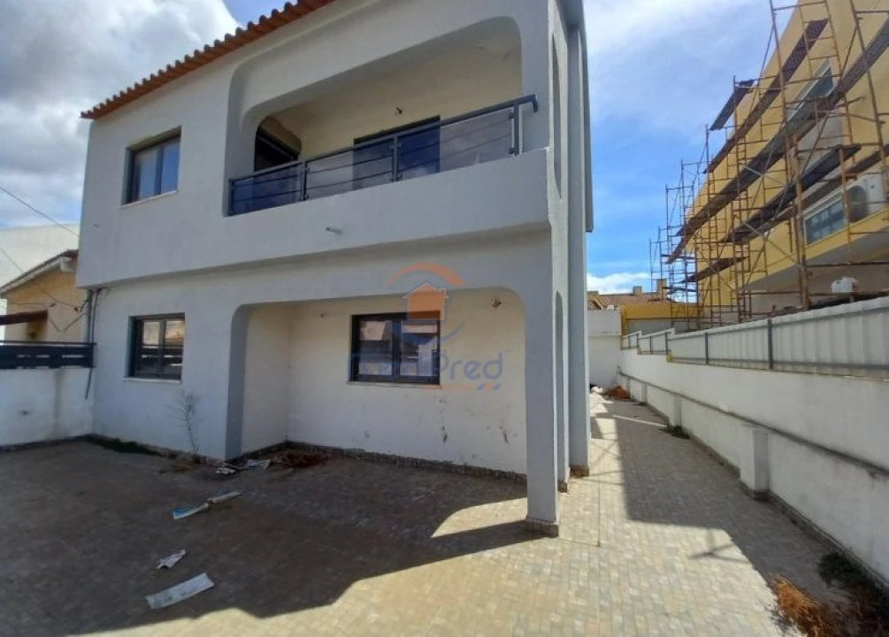 Moradia T5 para Venda em Amora Foto 1