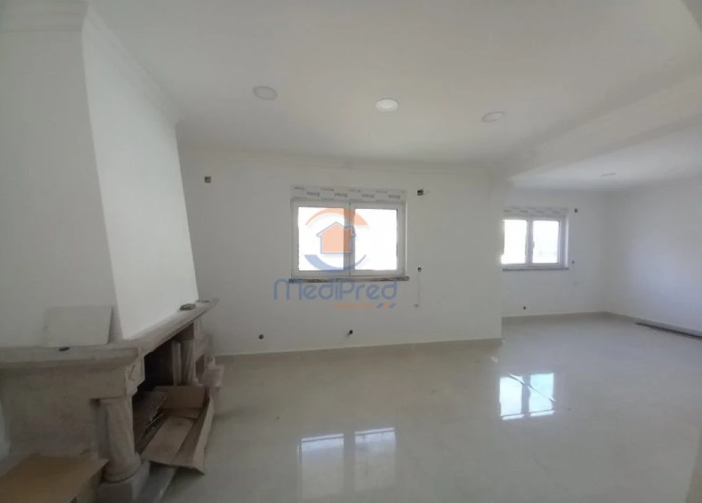 Moradia T5 para Venda em Amora Foto 3