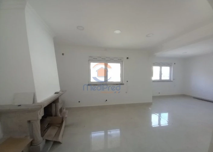 Moradia T5 para Venda em Amora Foto 3