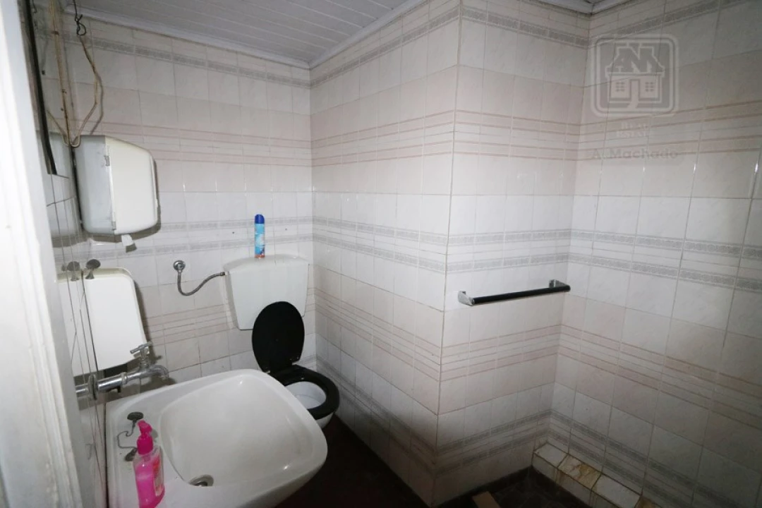 Loja para Arrendamento em Ponta Delgada (São José) Foto 9