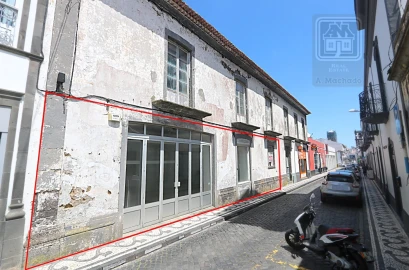 Loja para Arrendamento em Ponta Delgada (São José)