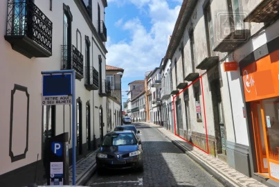 Loja para Arrendamento em Ponta Delgada (São José)