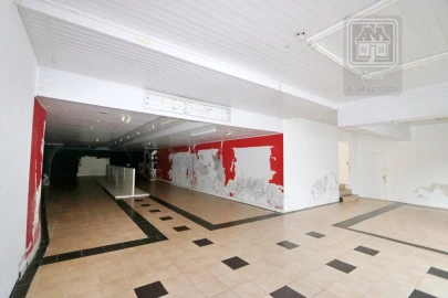 Loja para Arrendamento em Ponta Delgada (São José)