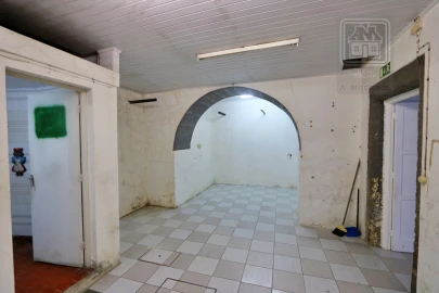 Loja para Arrendamento em Ponta Delgada (São José)