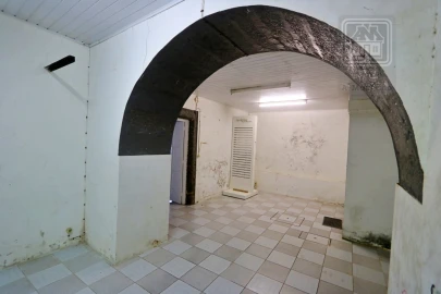 Loja para Arrendamento em Ponta Delgada (São José)