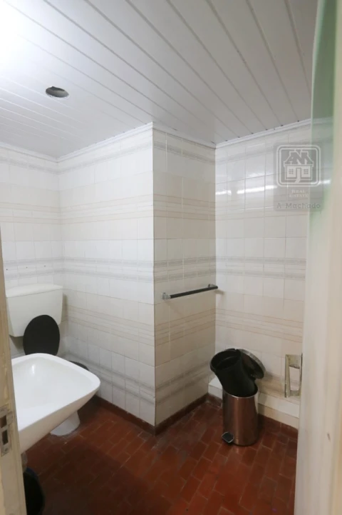 Loja para Arrendamento em Ponta Delgada (São José)