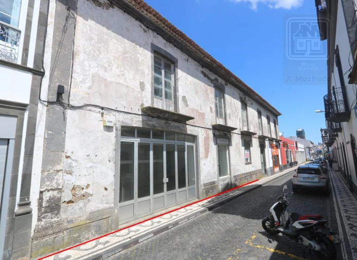 Loja para Arrendamento em Ponta Delgada (São José)