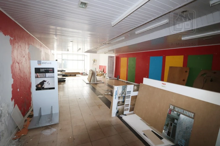 Loja para Arrendamento em Ponta Delgada (São José) Foto 7