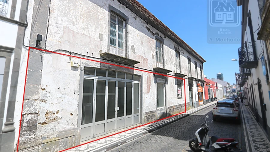 Loja para Arrendamento em Ponta Delgada (São José)