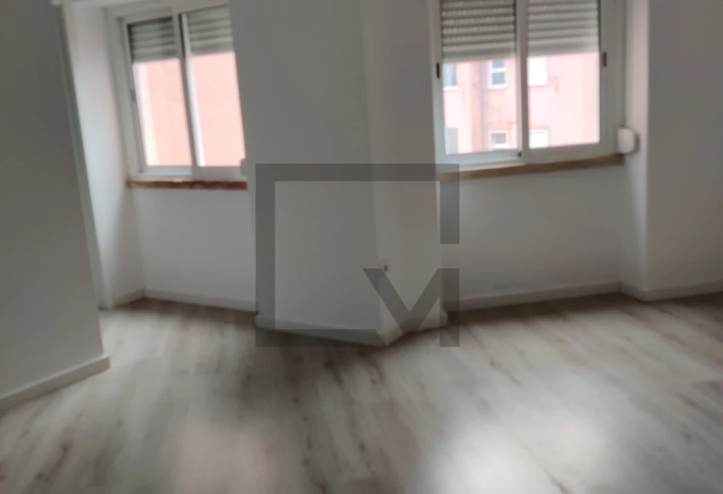 Prédio para Venda em Almada, Cova da Piedade, Pragal e Cacilhas Foto 1