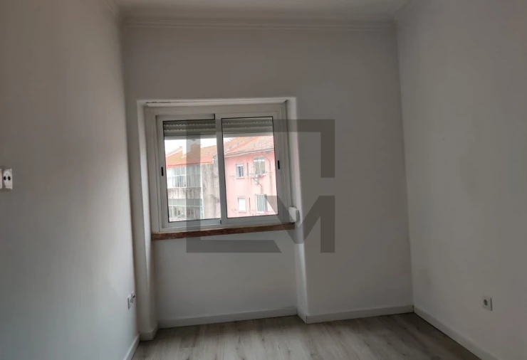 Prédio para Venda em Almada, Cova da Piedade, Pragal e Cacilhas Foto 12