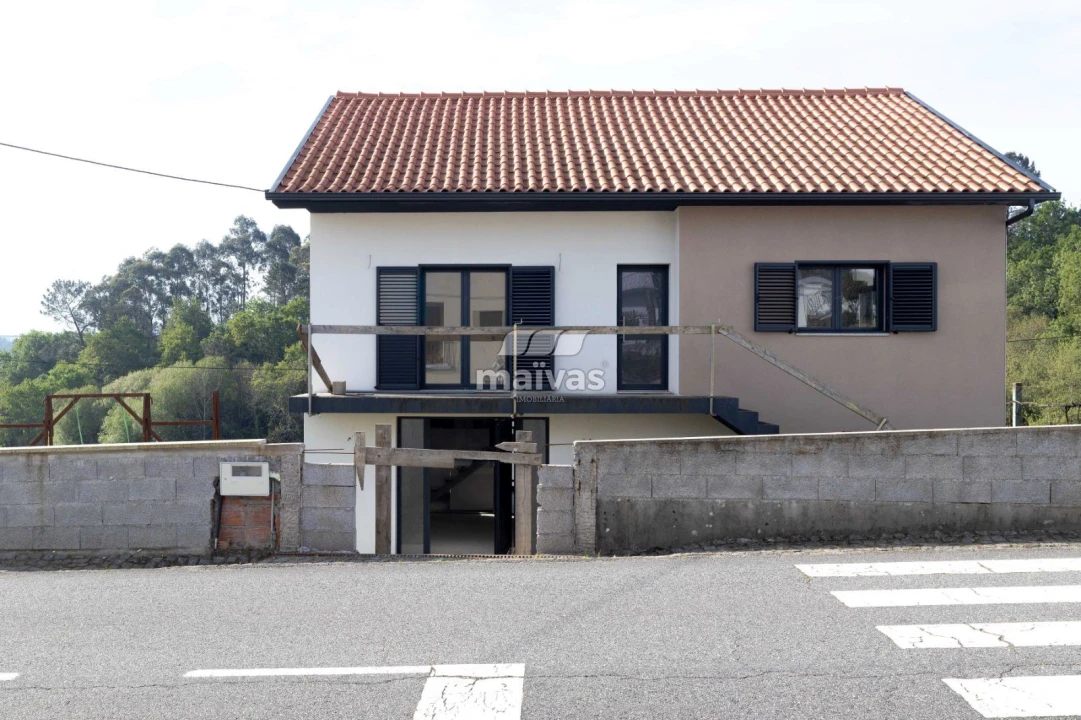 Moradia T4 para Venda em Pico de Regalados, Gondiães e Mós Foto 1