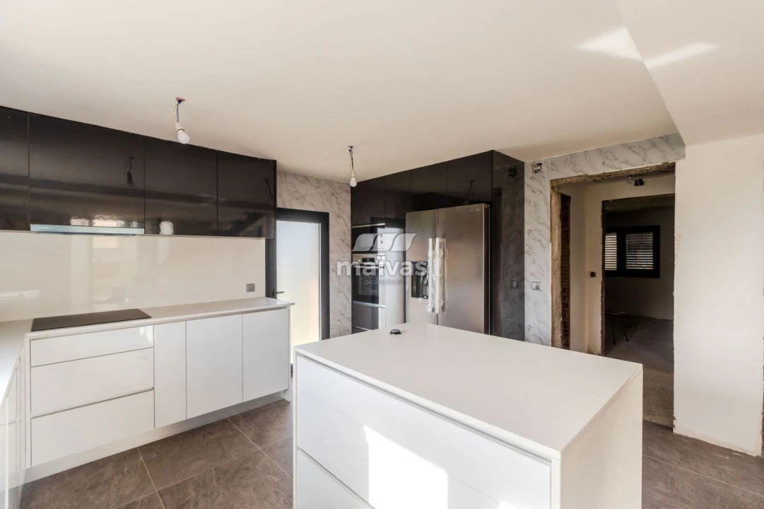 Moradia T4 para Venda em Pico de Regalados, Gondiães e Mós Foto 4