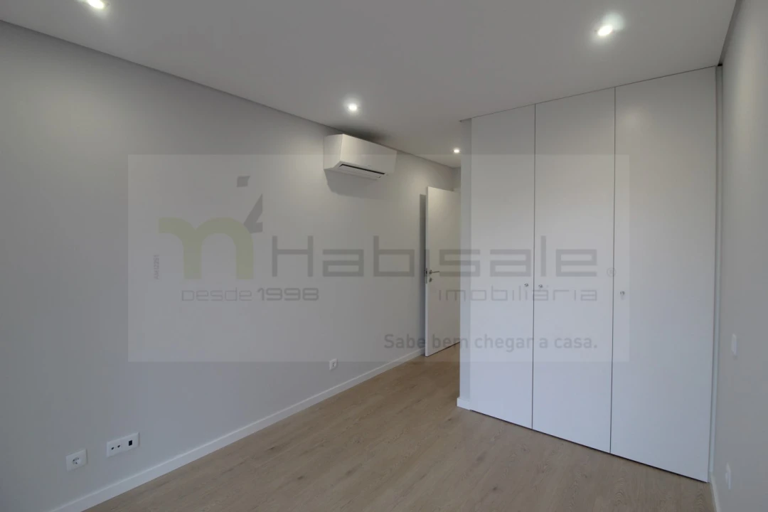 Apartamento T3 para Venda em Carcavelos e Parede Foto 12
