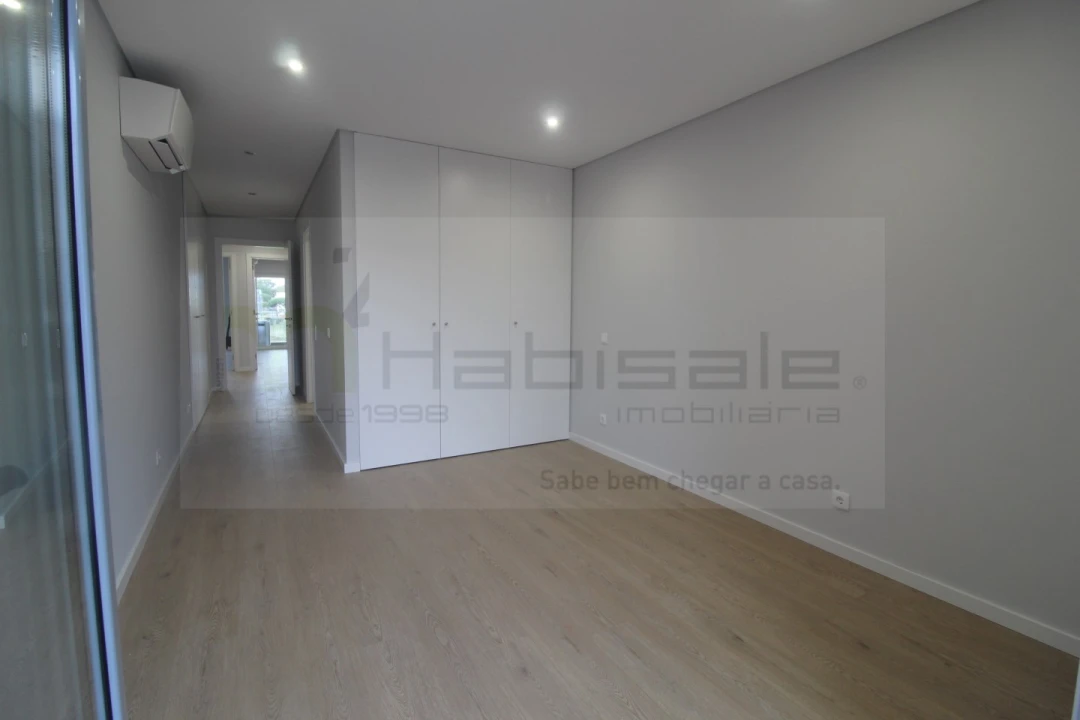 Apartamento T3 para Venda em Carcavelos e Parede Foto 14