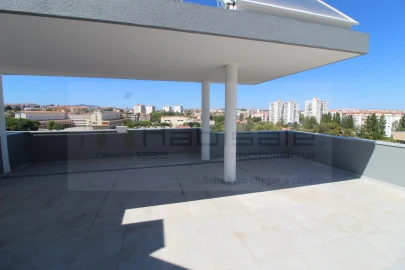 Apartamento T3 para Venda em Carcavelos e Parede