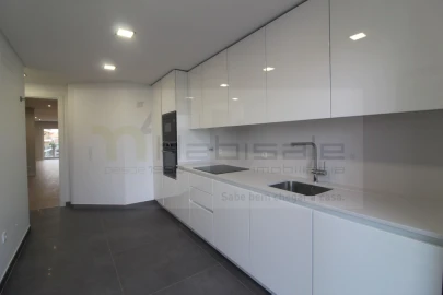 Apartamento T3 para Venda em Carcavelos e Parede
